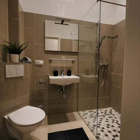Deluxe Apartment *