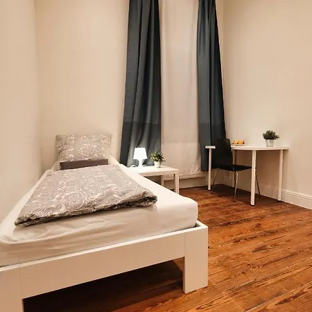 Deluxe, Monteurwohnung